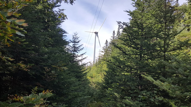 Éolienne près du sentier pour la montagne de la Grande Coulée