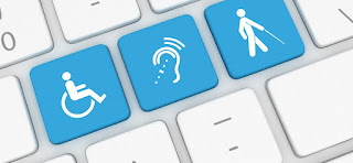 Imagem mostra o close de um teclado de computador, três botões em destaque representam símbolos da deficiência física, auditiva e visual