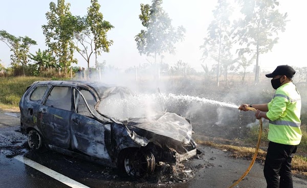 Tabrak Mobil di Depannya, Minibus Avanza Hangus Terbakar di Tol Cipali, Begini Kondisinya
