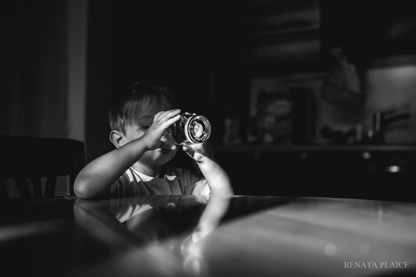 Pockets of light ćwiczenie fotograficzne na sierpień Kadrografia.pl