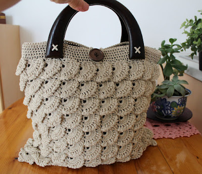 https://liliacraftparty.com/2019/12/02/margaret-crochet-bag/