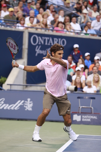 Federer_Forehand_Pink_Shirt.jpg