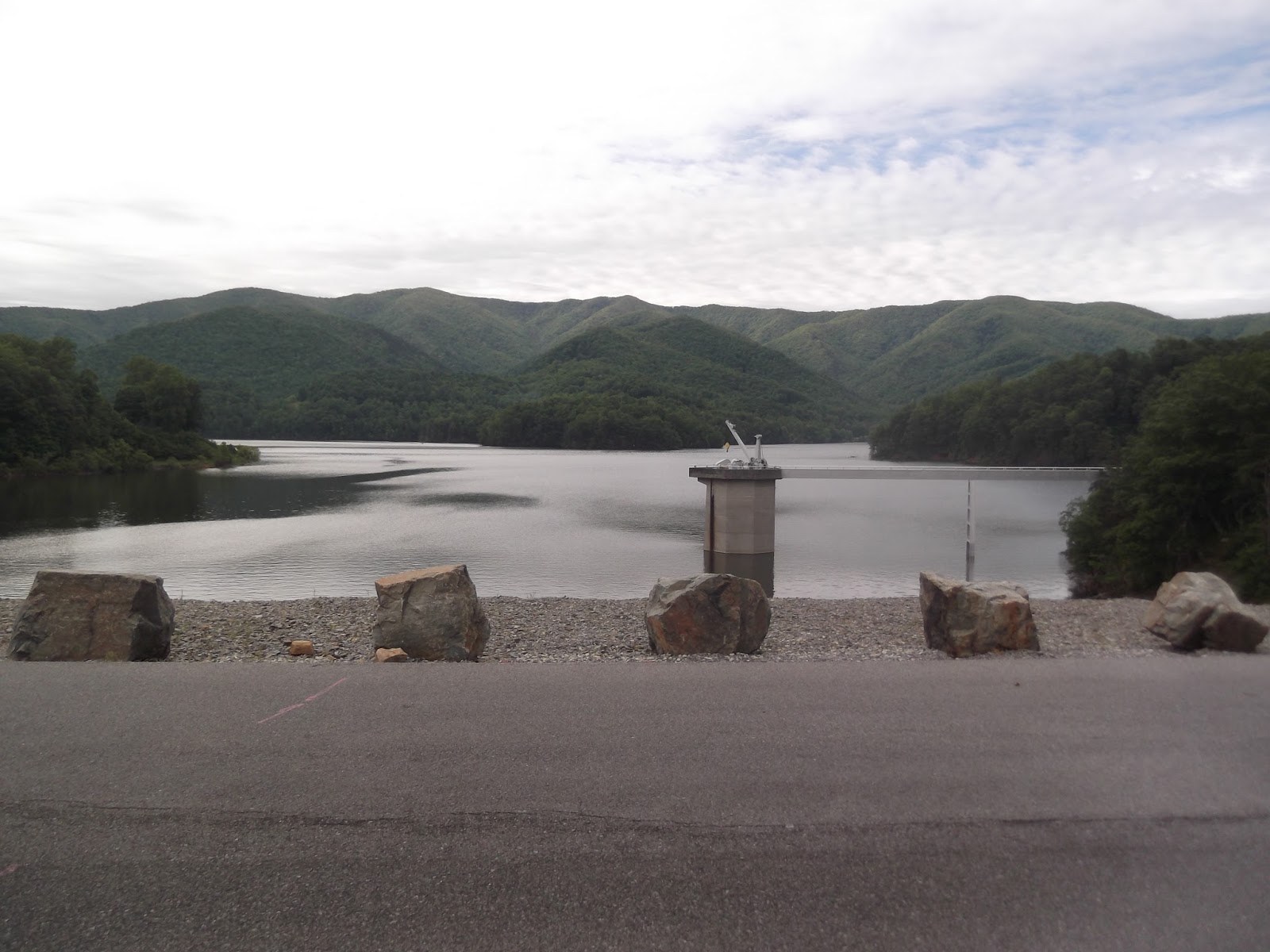 Appalachian Trail Section hiking Wilbur Dam Road to Dennis Cove Road