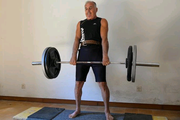 Italian weightlifter breaks Guinness record with 6-minute deadlift Italian weightlifter breaks Guinness record with 6-minute deadlift