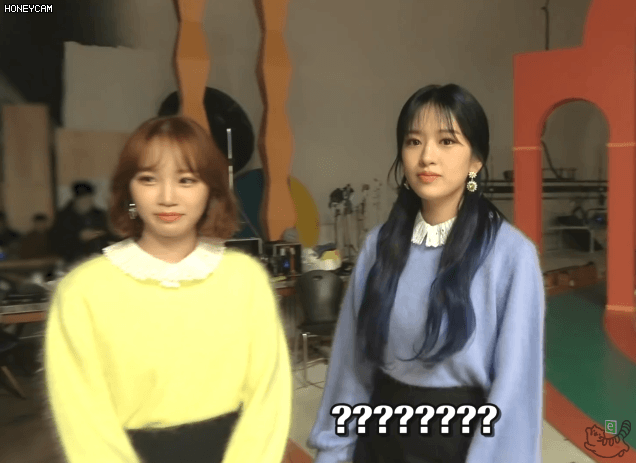 귓속말하는 채원 유진