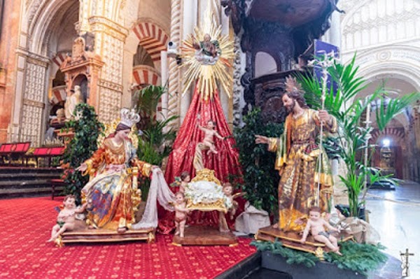 El Nacimiento de la Catedral de Córdoba estrena el resplandor de dos metros de alto, obra de José Antonio Cabello