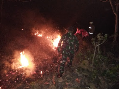 WARGA KALIJAMBE PANIK, KEBAKARAN HANGUSKAN 12 HEKTAR BEKAS LAHAN TEBU