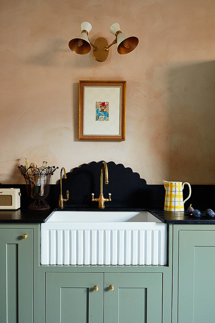 Englantilaista ja värikästä