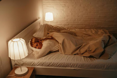 Según un estudio el dormir con la luz prendida puede ser mortal