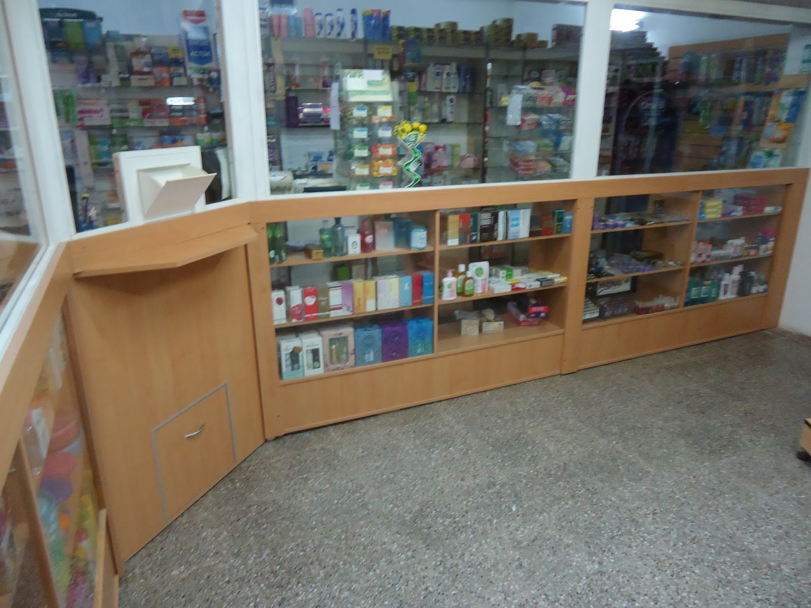 El Detalle, muebles diseñados a medida: Mostradores Farmacia