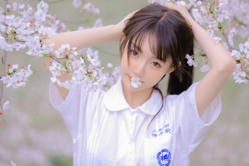 Image-Chinese-cute-model-Cherry-blossom-season-TruePic.net