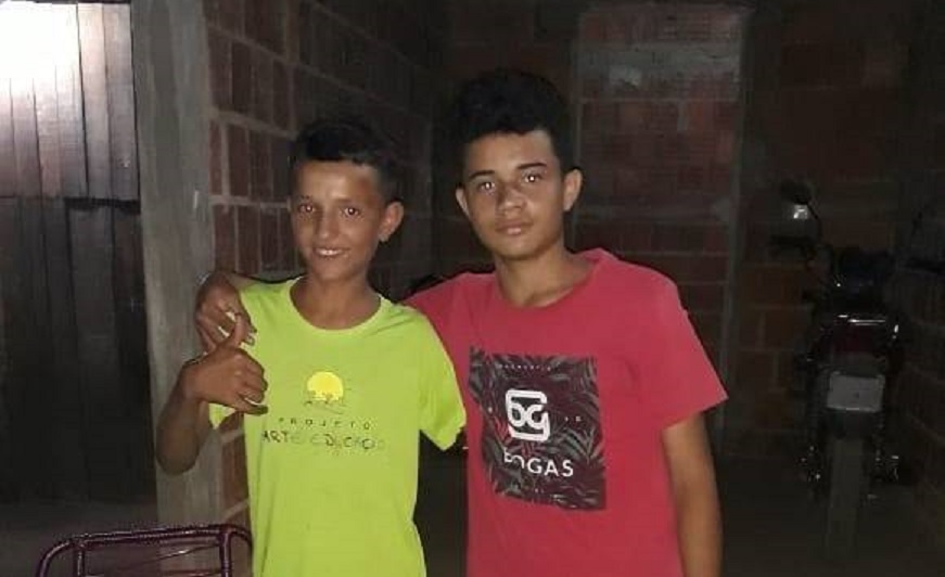 Pai coloca o filho para pedir desculpas ao vendedor de geladinhos que foi humilhado; Veja o vídeo Pai coloca o filho para pedir desculpas ao vendedor de geladinhos que foi humilhado; Veja o vídeo