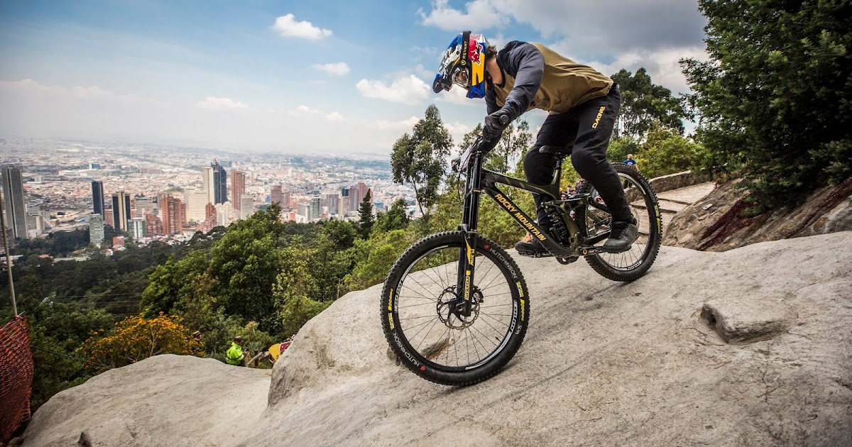 LLEGA RED BULL MONSERRATE CERRO ABAJO, LA CARRERA MÁS LARGA DE DOWNHILL