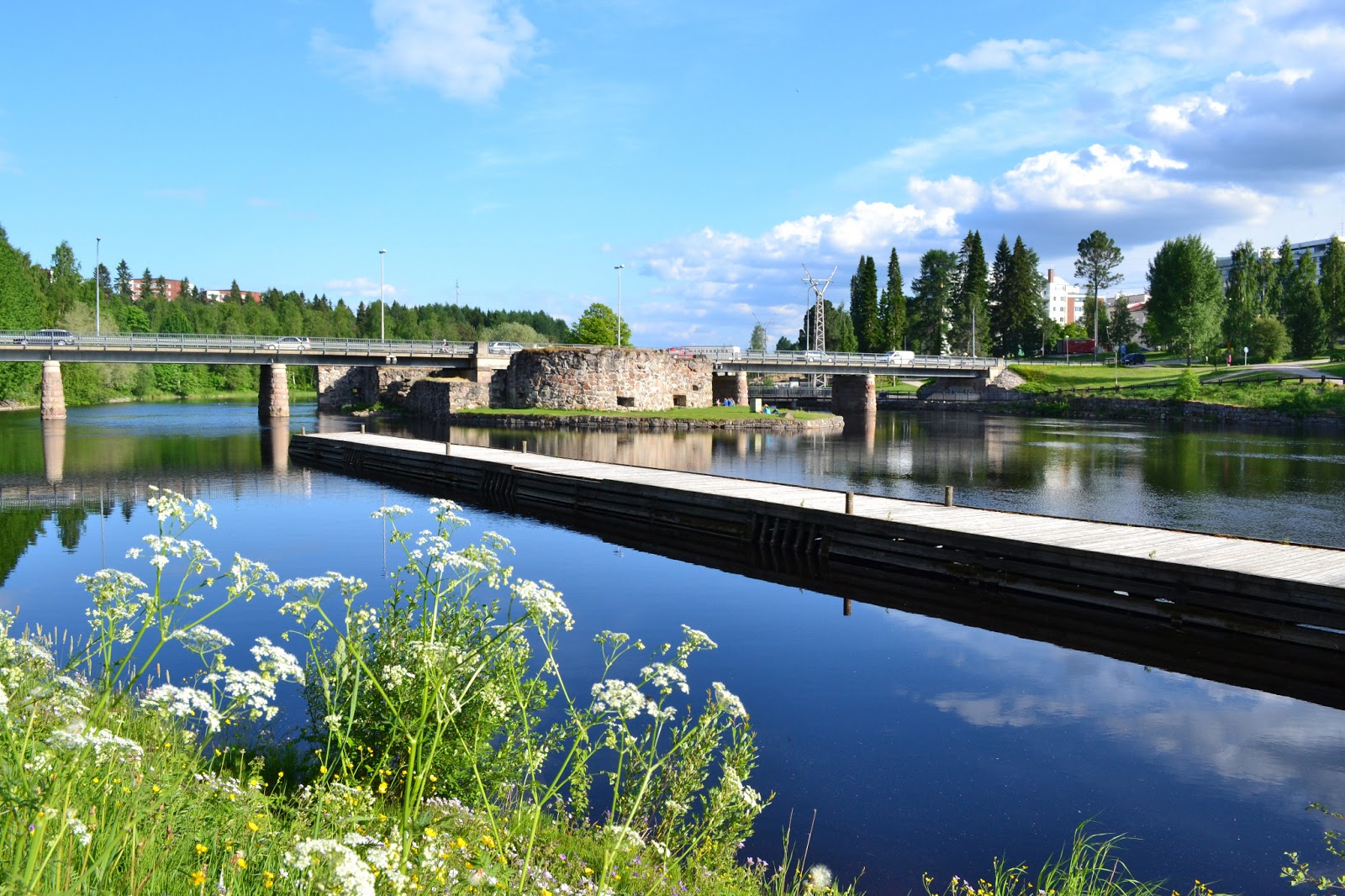 punaista-ja-makeaa-kajaanin-linna