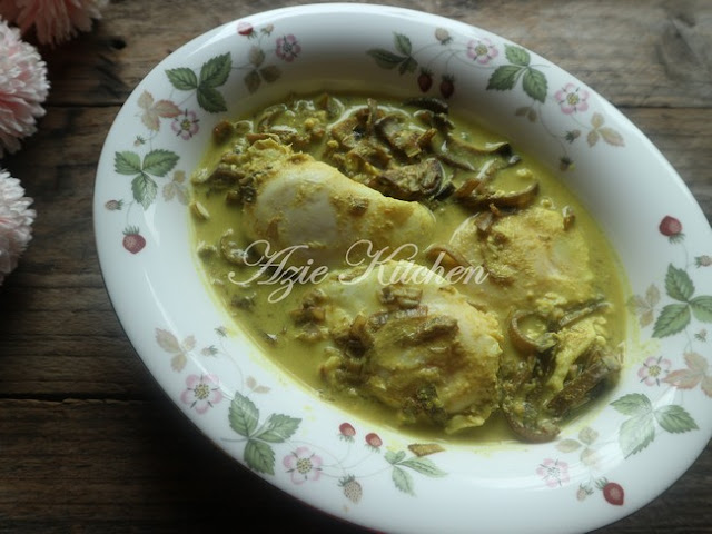 Masak Lemak Cili Api Telur Itik Dengan Jantung Pisang