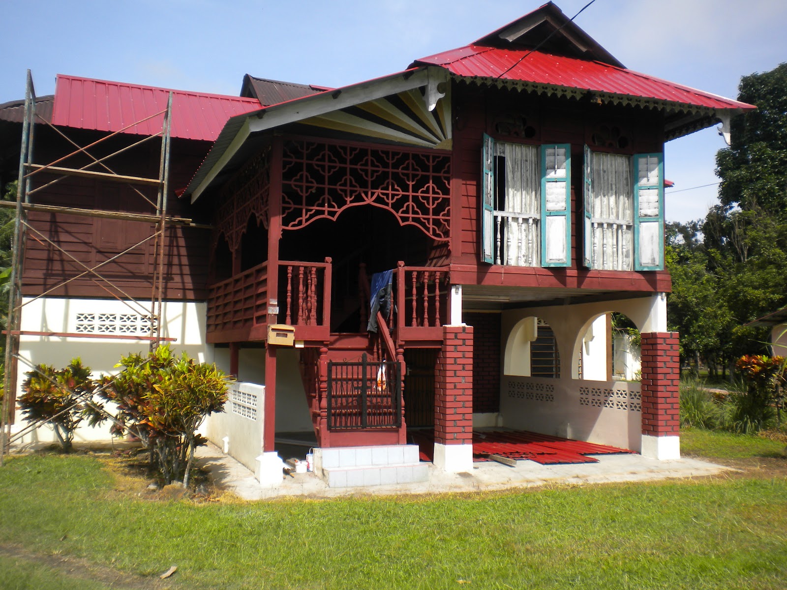 TRAVELOG Rumah  Kutai di  Kampung  Teluk Sareh Perak  Tengah 