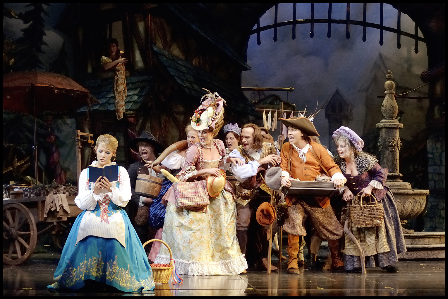 мюзикл 18 век. бродвейский мюзикл красавица и чудовище. мюзикл 18. мюзикл 18. театральная постановка.