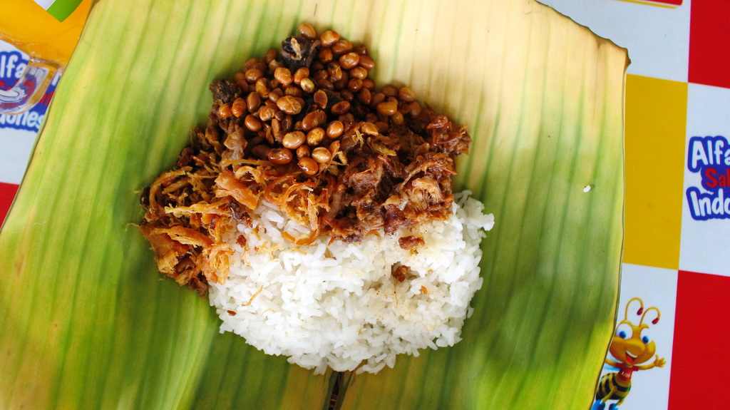 Nasi Balap Puyung Inaq Esun Praya Maaf Ya Bu Saya Ngabisin Tisu Di Sini