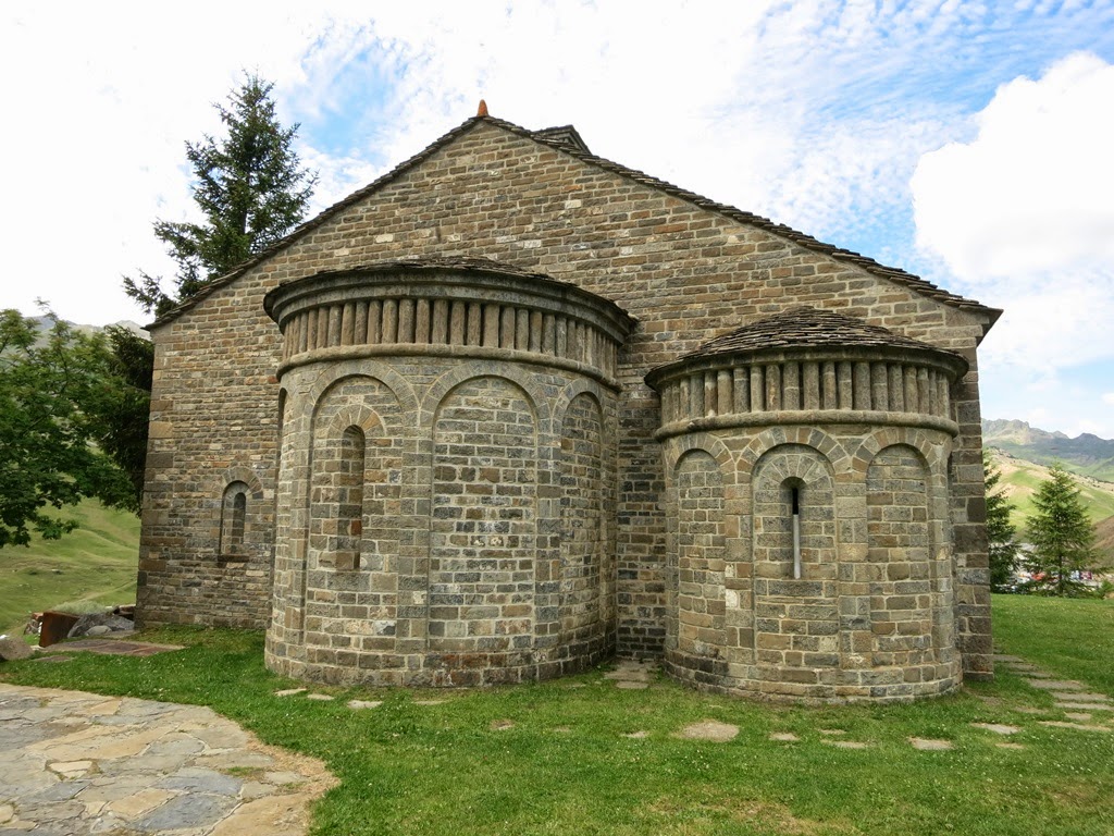 La campana de Uesca: IGLESIA DEL SALVADOR DE BASARÁN en Formigal ...