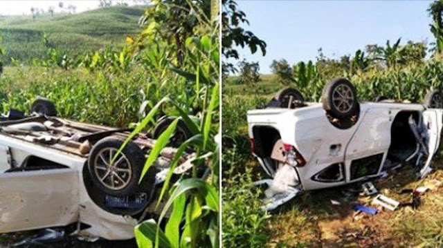 Ketahuan Maling Pisang, Mobil Pencuri Asal Grobogan Ini Rusak Parah Diamuk Warga