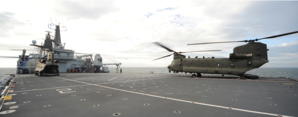 %20Boeing%20CH-47%20Chinook%20American%20twin-engine,%20tandem%20rotor%20heavy-lift%20helicopter.%20%20Royal%20Navy%20HMS%20Bulwark%20Albion-class%20landing%20platform%20dock,%20mphibious%20assault%20warship%20(3).jpg