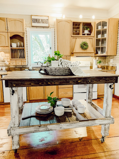 Recently, I styled this 1904 Farmhouse going on the home market soon with The Wylie Team! I loved being able to take transform this home with beautiful farmhouse style decor and see it change in just a day!