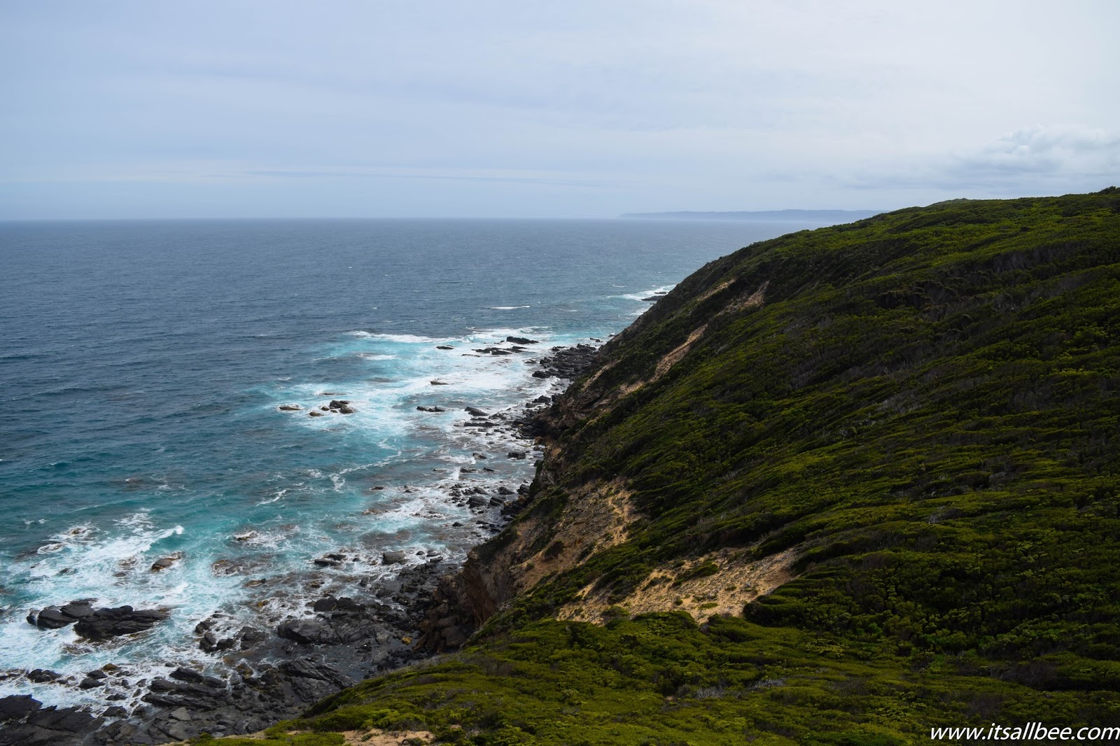 Great Ocean Road lighthouse| The Scenic Route From Melbourne