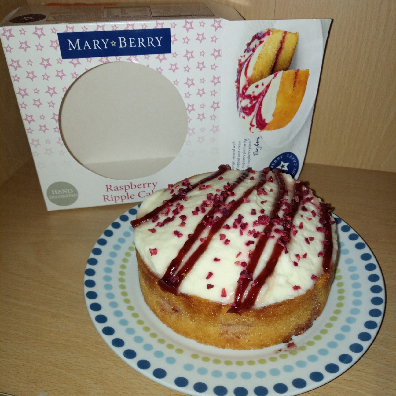 Supersupergirl's Food Reviews: [Review] Mary Berry Raspberry Ripple Cake