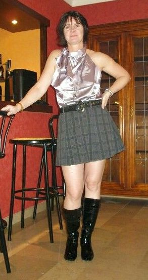 15 Pics Gallery Mature In Mini Skirt Mature Miniskirt Skirt ~ Mature In Skirt