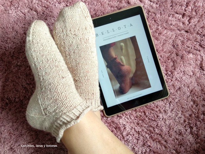 Con hilos, lanas y botones: Glastonbury Socks (patrón de Arantxa Casado, @north.knitter)