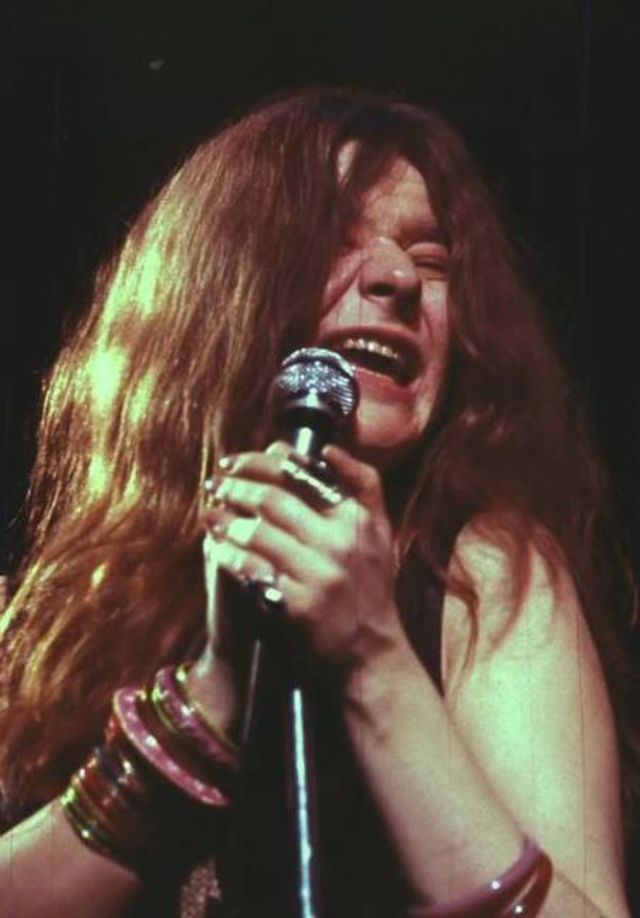 40 Amazing Color Photographs That Capture Best Moments Of Janis Joplin On The Stage In The 1960s