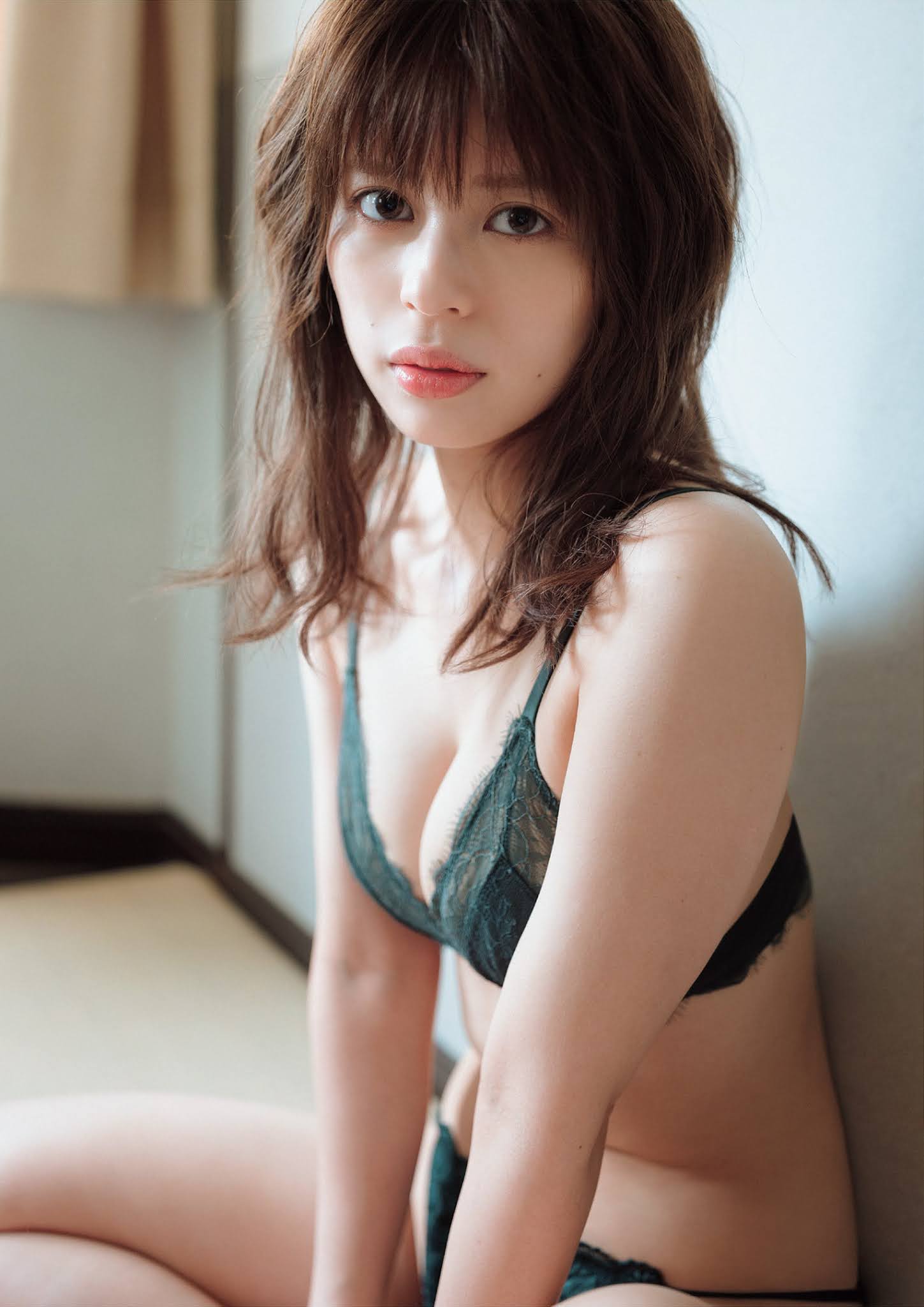 Aya Yoshizaki 吉崎綾, Weekly Playboy 2021 No.46 (週刊プレイボーイ 2021年46号)