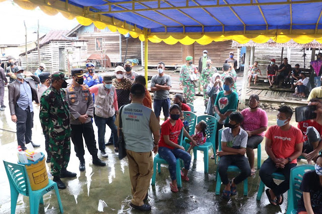 Kapolres Lingga Bersama Forkopimda Tinjau NASI KAPAU di Desa Pulun dan Desa Mentuda Kapolres Lingga Bersama Forkopimda Tinjau NASI KAPAU di Desa Pulun dan Desa Mentuda