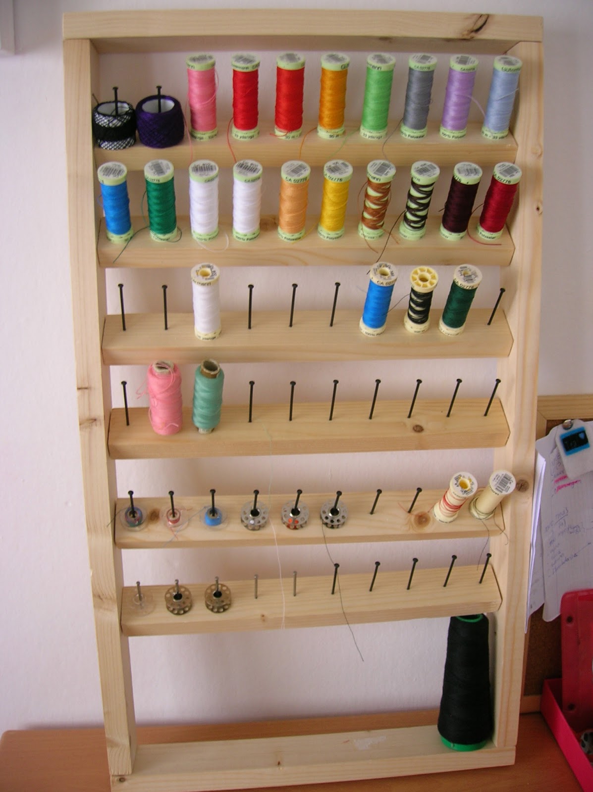 Cosir i fer ampolles DIY Organizador de hilos