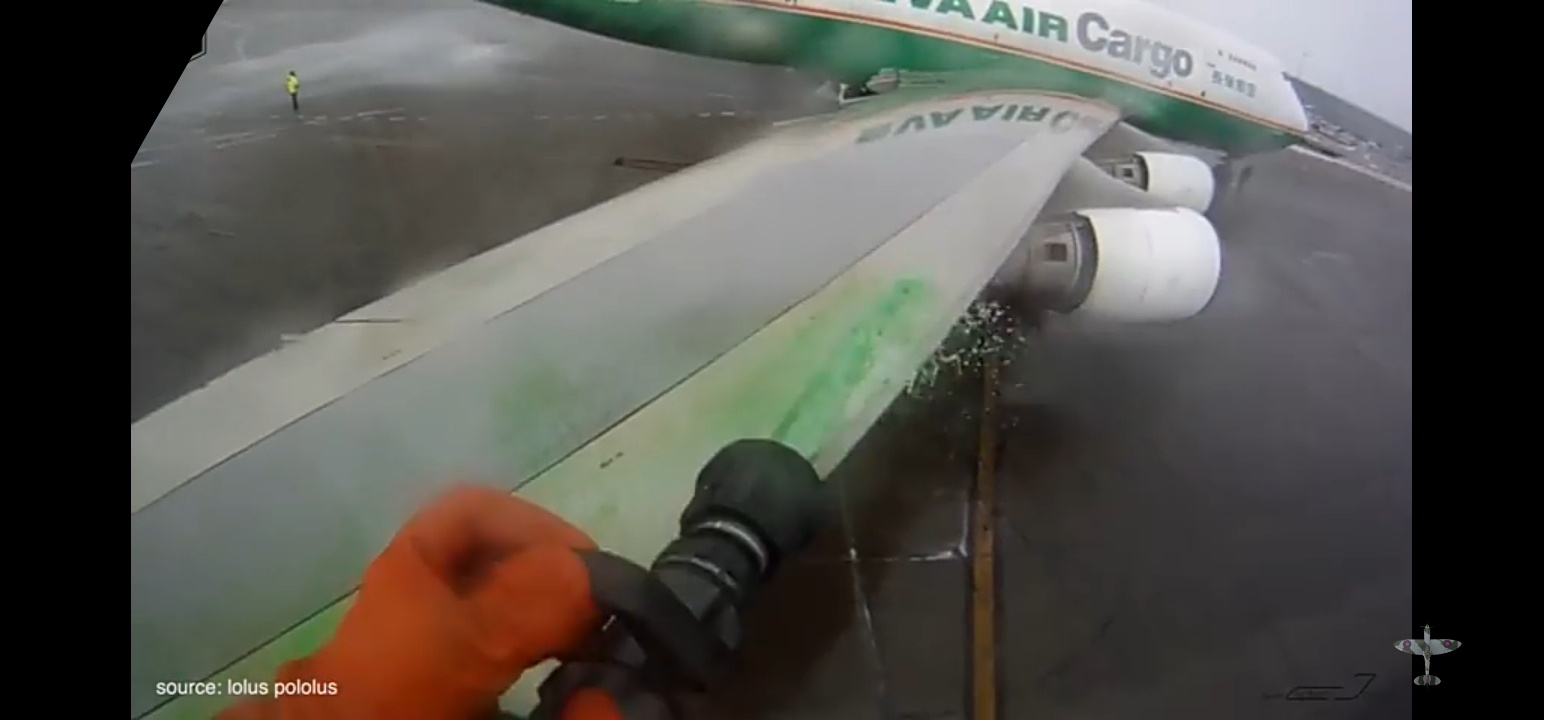 How aircrafts antiIce system works? And what makes b787 most