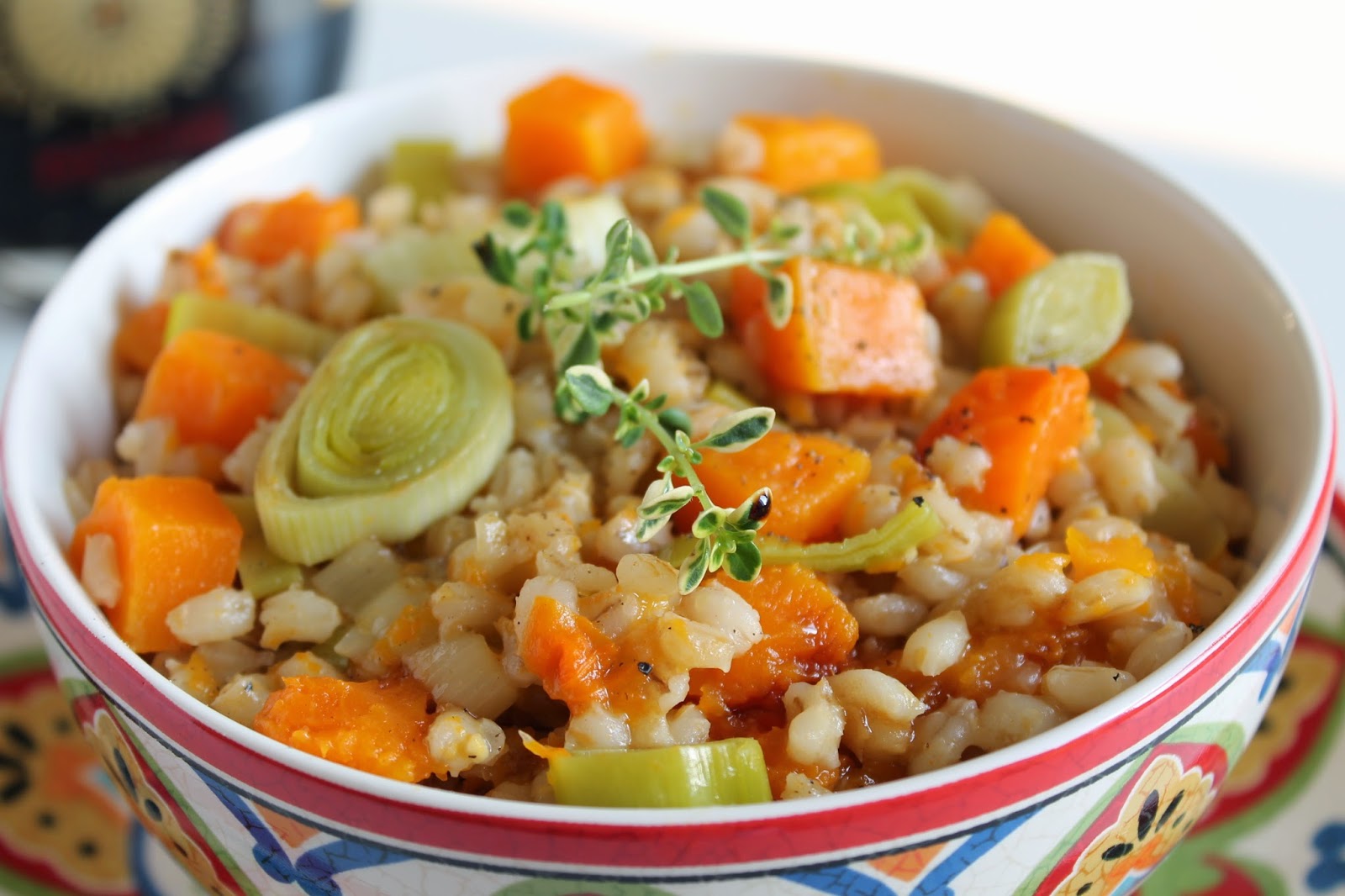 перловая каша с мидиям. перловая каша с сосисками. перловка с овощами в мультиварке рецепты. перловка с овощами. каша перловая с овощами в мультиварке.