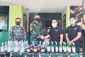 Satgas Pamtas Yonif 642/Kapuas Amankan Pelaku Penyelundupan Minuman Keras