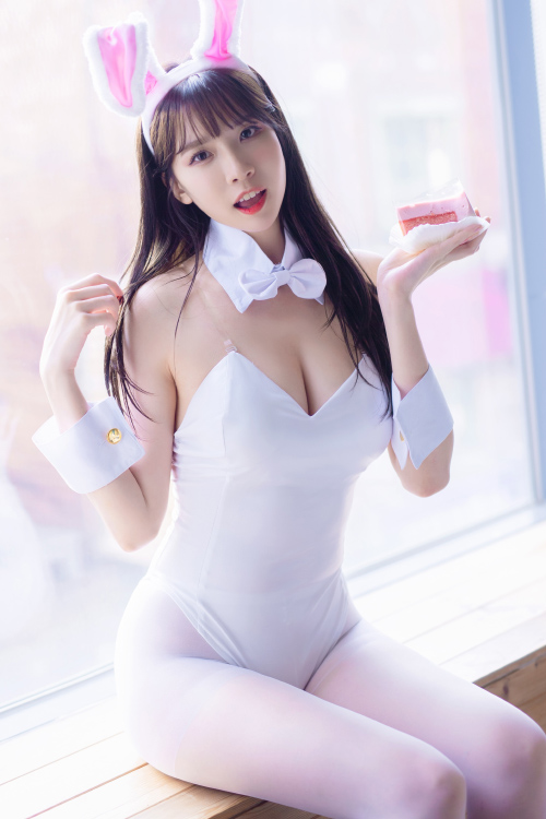 Read more about the article Lee Ahrin 이아린, [BLUECAKE] WHITE & BLACK BUNNY Set.01