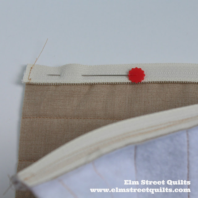 Installing Zipper in Pillow Back (tutorial) Elm Street Quilts