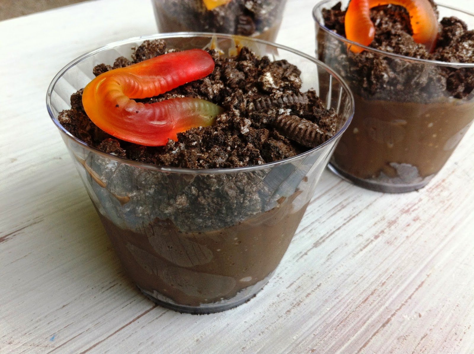 Dairy-Free Dirt Pudding Cups & Worms | A Kid Favorite!