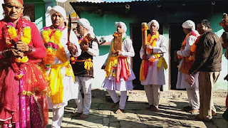पांडव नृत्य में ये भी एक परंपरा है उत्तराखंड https://livecultureofindia.com/पांडव-नृत्य-में-ये-भी-एक-पर/