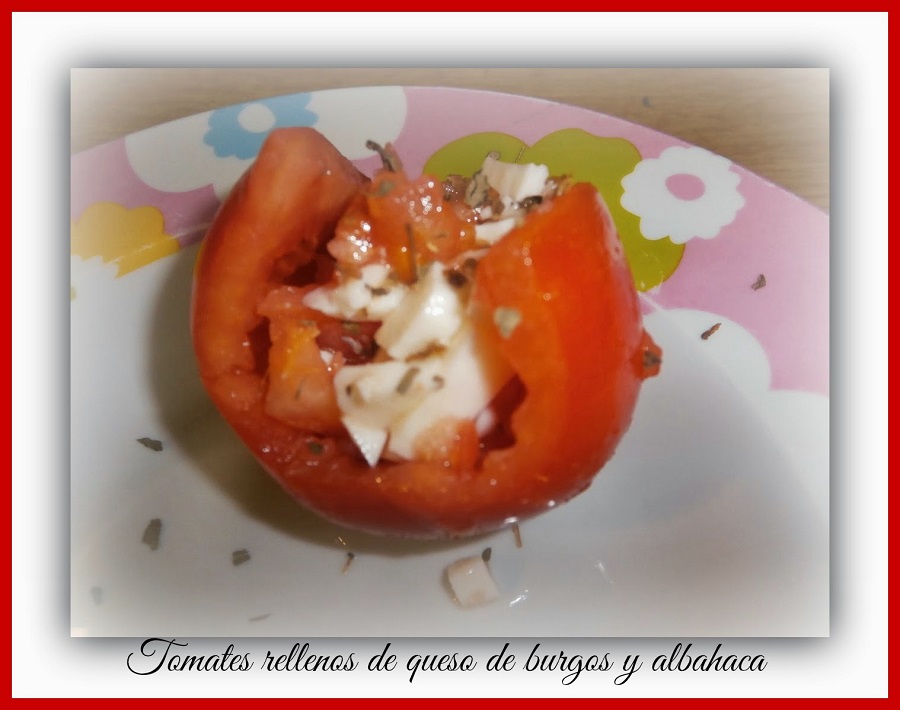 tomates rellenos de queso de burgos y albahaca