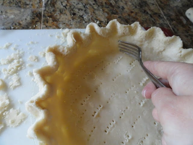 Poke Pie Crust for Butterscotch Banana Pudding Pie.