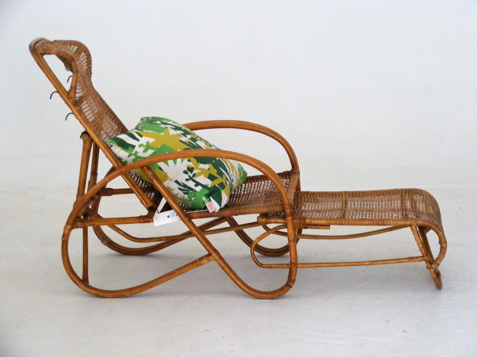 VAMP FURNITURE A midcentury wicker steamer chair_06 June 2019