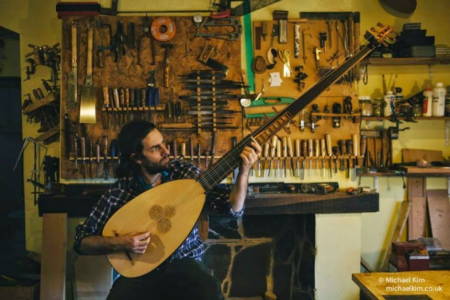 Matias Crom , Luthier.