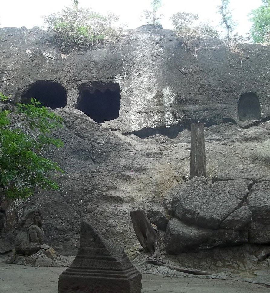 MainTracker: Wisata Goa Selomangkleng Kediri