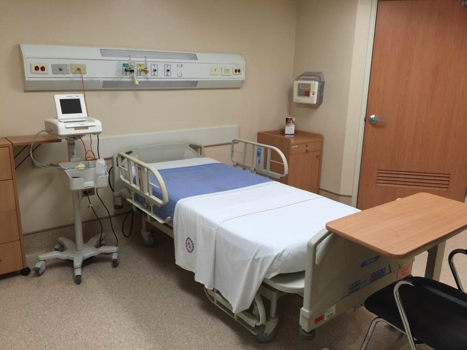 Carmelalala... St. Lukes Hospital BGC Maternity Rooms 101