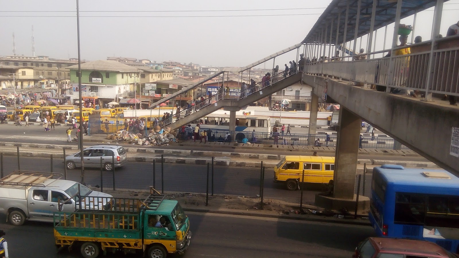 Ogba Express PHOTO NEWS Road users/traders lament refuse on Lagos roads