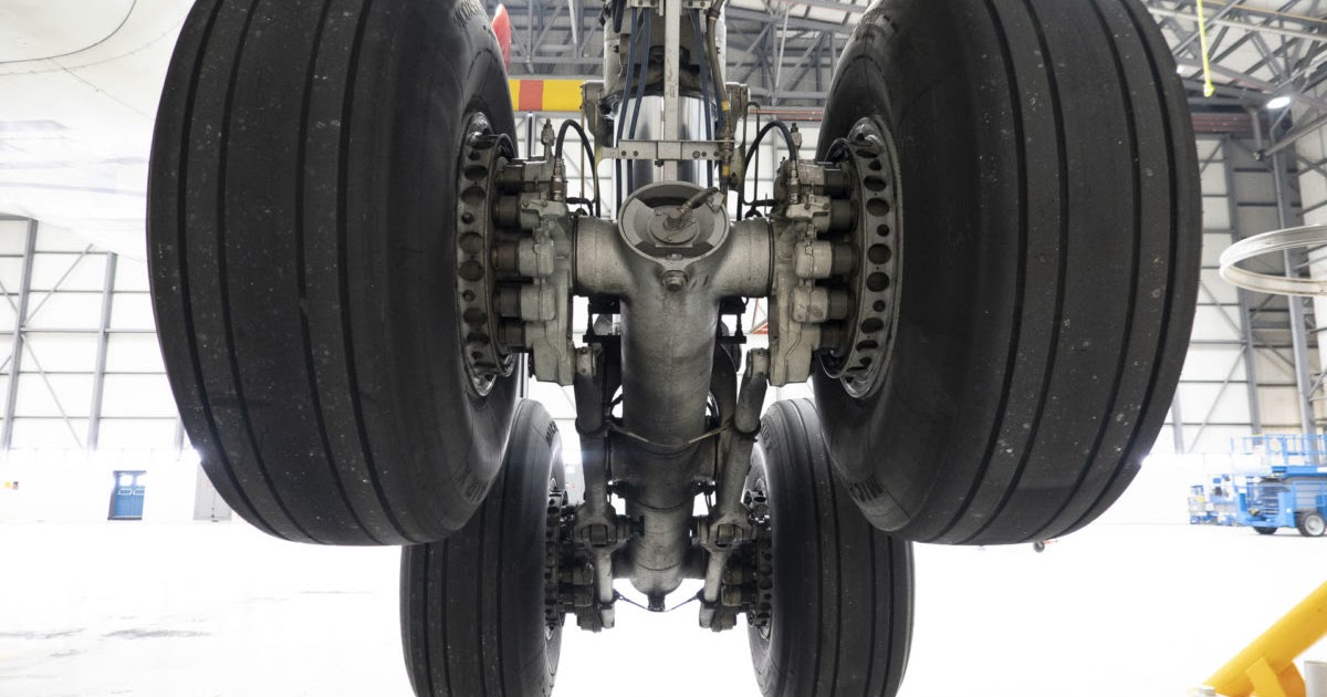 How Does Aircraft Landing Gear Work?