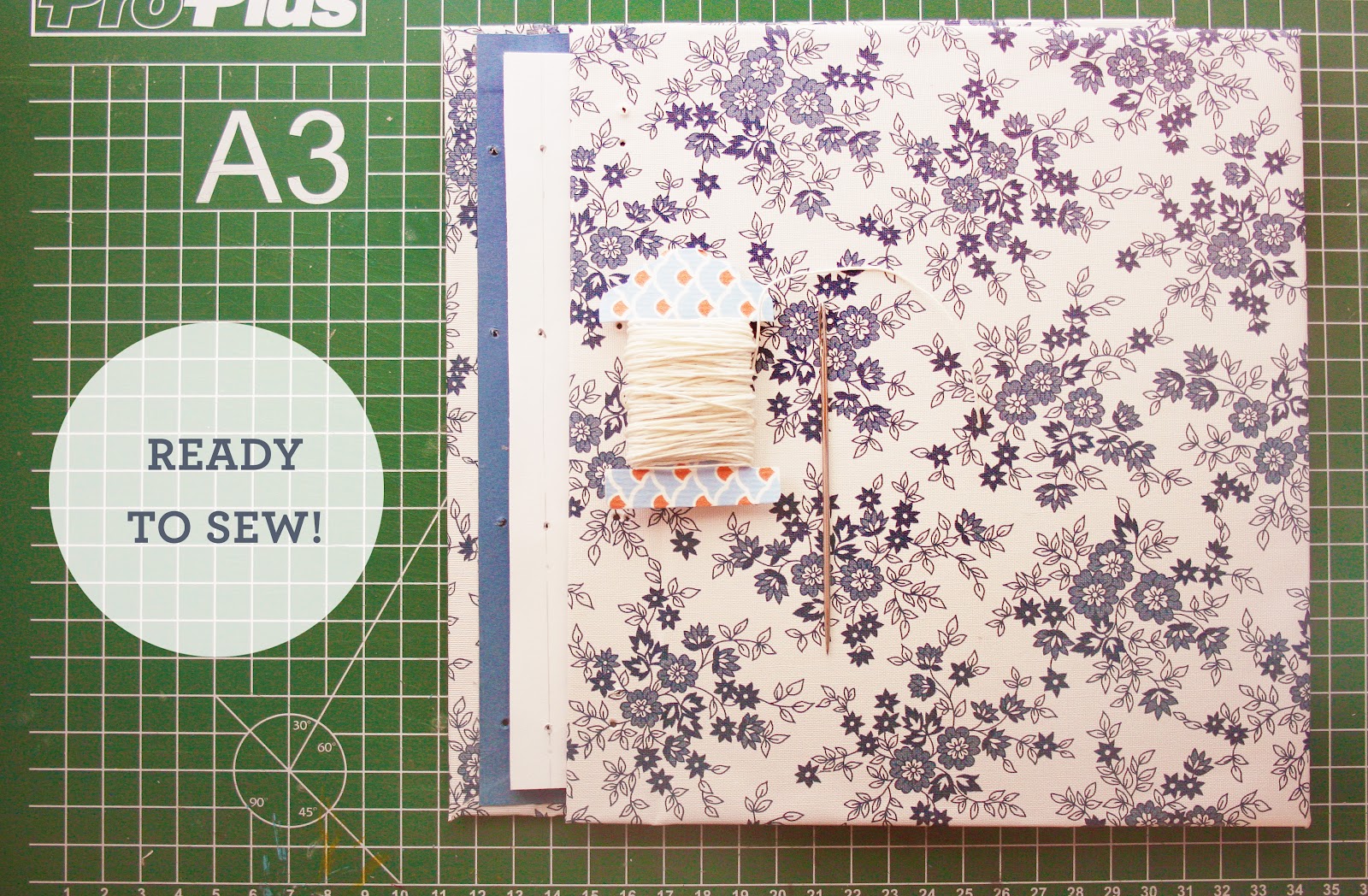 Coloresque: Tutorial: Japanese Stab Binding (DIY bookbinding)